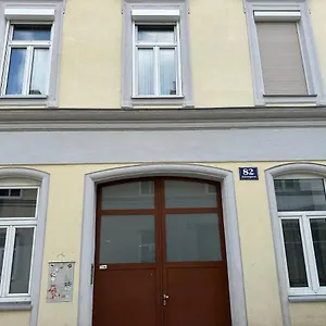 Apartment Cozy 8-person In Located At Haberlgasse 82 N1, Wien